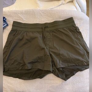 TNF performance Aphrodite shorts size XL army green